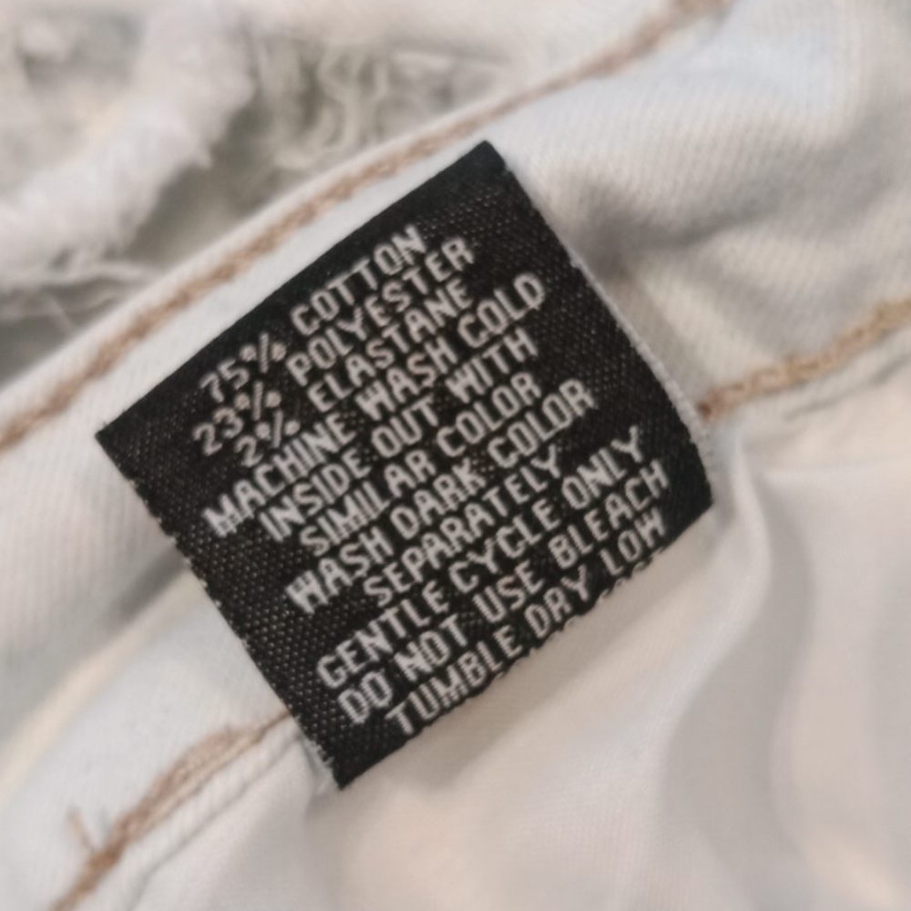Distressed jeans - Picture 11 of 16